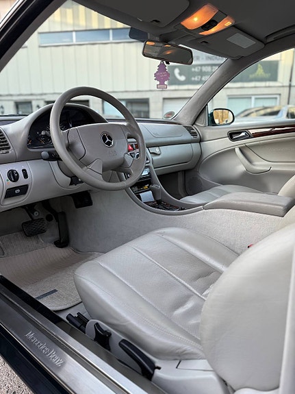 Mercedes-Benz CLK-Klasse 13 of 24
