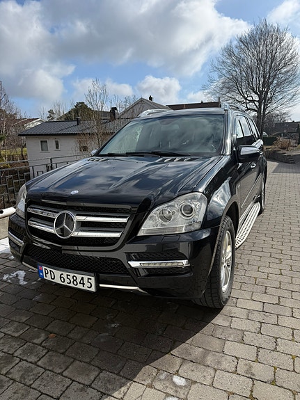 Mercedes-Benz GL350 2 of 5