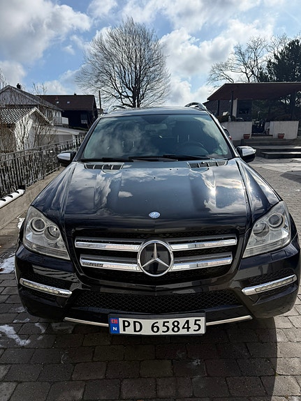 Mercedes-Benz GL350 3 of 5