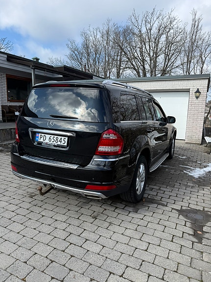 Mercedes-Benz GL350 4 of 5