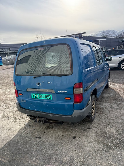 Toyota HiAce 3 of 5