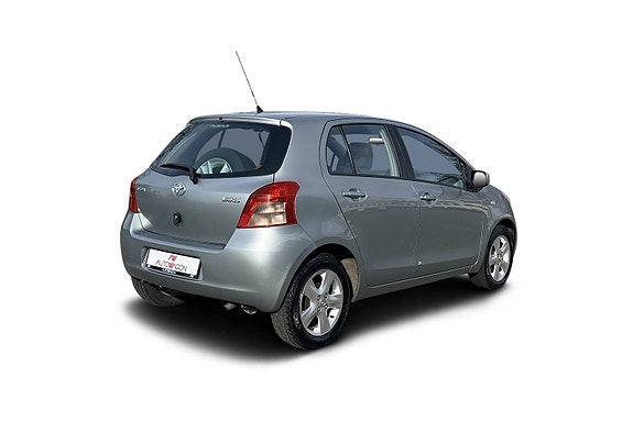 Toyota Yaris 4 of 5