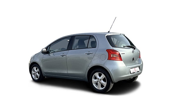 Toyota Yaris 3 of 5