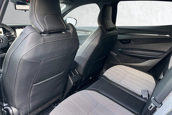 God kupéplass med flat gulvløsning bak for bedre beinplass