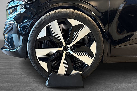 Techno‑utgaven leveres med 20" aluminiumsfelger som standard