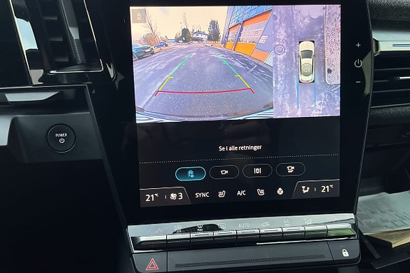 Ryggekamera kombinert med parkeringssensorer foran og bak