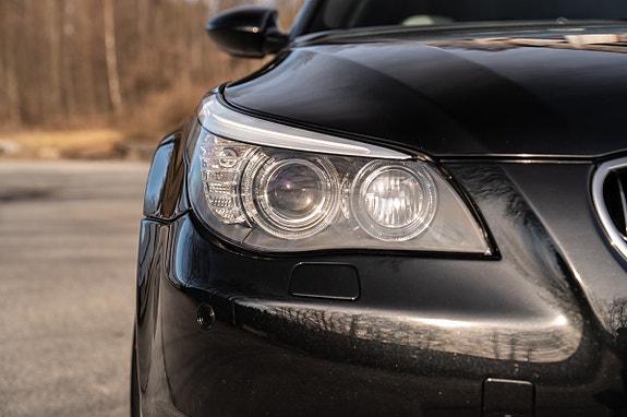 BMW M5 3 of 5