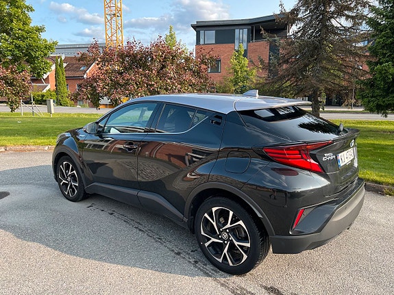 Toyota C-HR 3 of 13