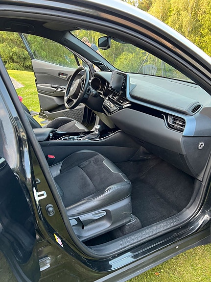 Toyota C-HR 8 of 13