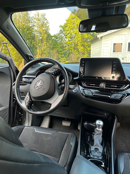 Toyota C-HR 12 of 13