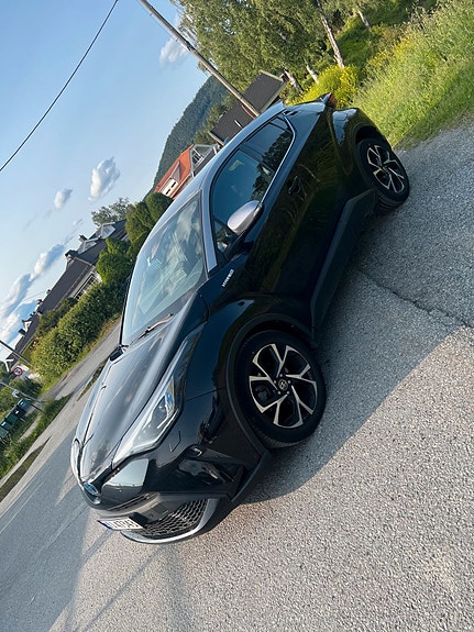 Toyota C-HR 5 of 13