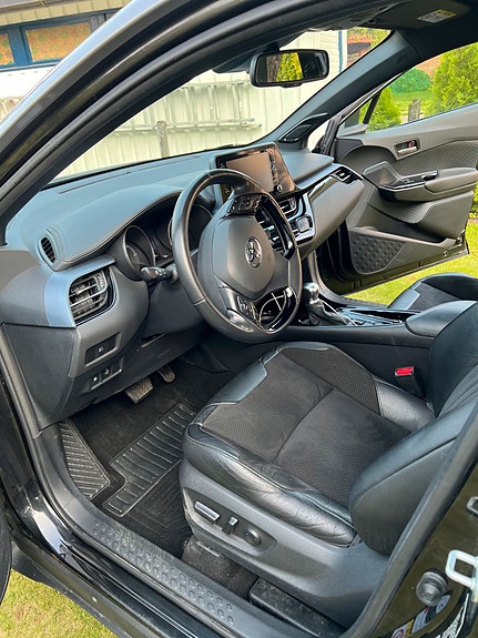 Toyota C-HR 7 of 13