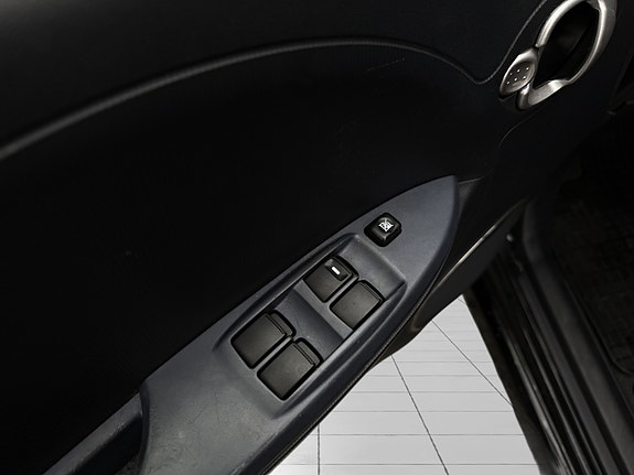 Peugeot iOn 7 of 16