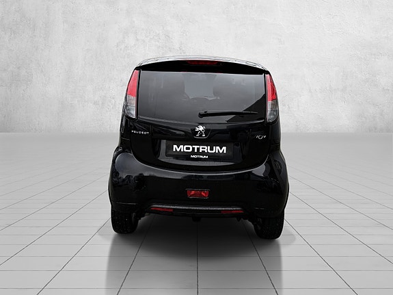 Peugeot iOn 3 of 5