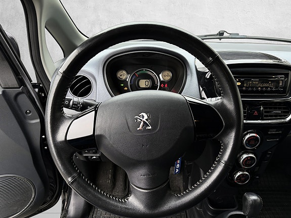 Peugeot iOn 8 of 16