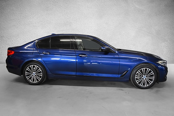 BMW 530e 4 of 5
