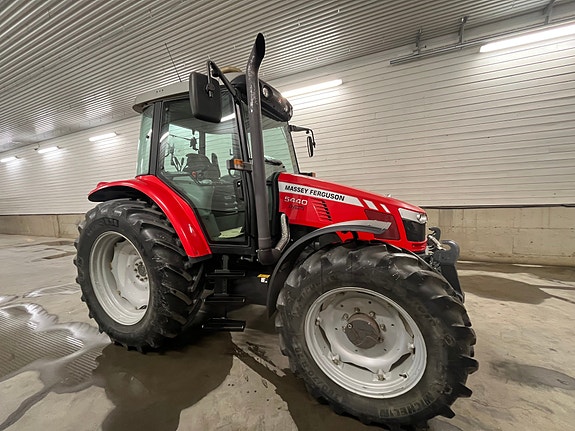 Massey Ferguson 5440 - Dyna 4