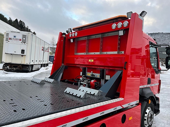 Volvo FL 320 hk 16 t facelift rød med De Groot 3 laster. Bilen er leveringsklar! 11 of 30