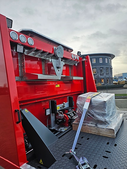 Volvo FL 320 hk 16 t facelift rød med De Groot 3 laster. Bilen er leveringsklar! 25 of 30