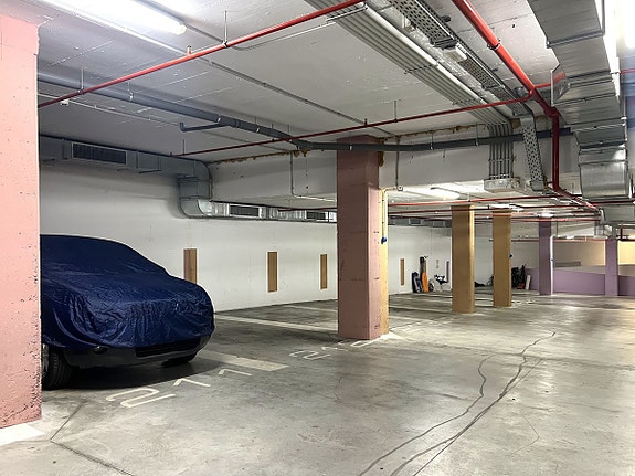 Romslig duplex-penthouse med 4 soverom og 130 m² terrasser – nær stranden