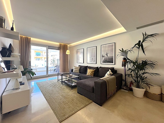 Romslig duplex-penthouse med 4 soverom og 130 m² terrasser – nær stranden