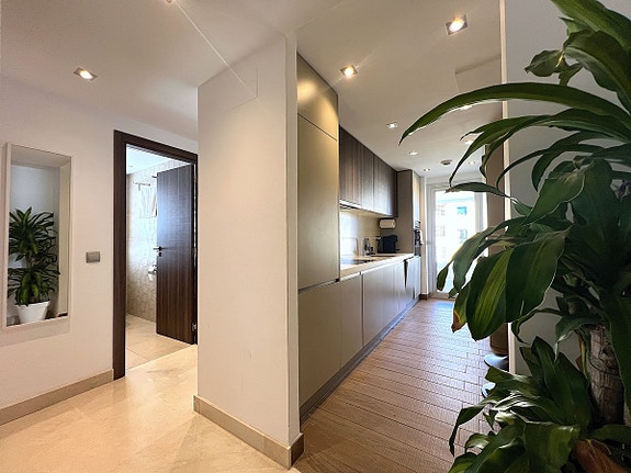 Romslig duplex-penthouse med 4 soverom og 130 m² terrasser – nær stranden