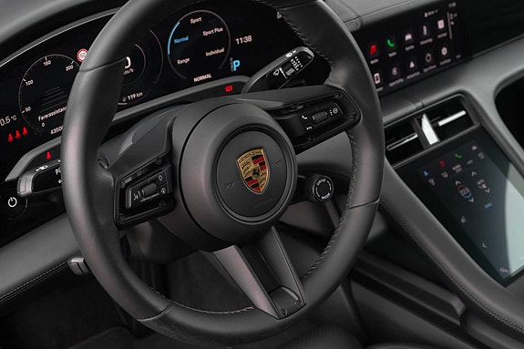 Porsche Taycan 24 of 30