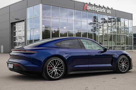 Porsche Taycan 12 of 30