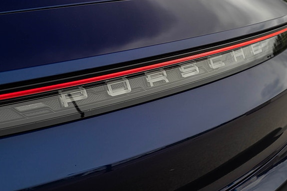 Porsche Taycan 16 of 30
