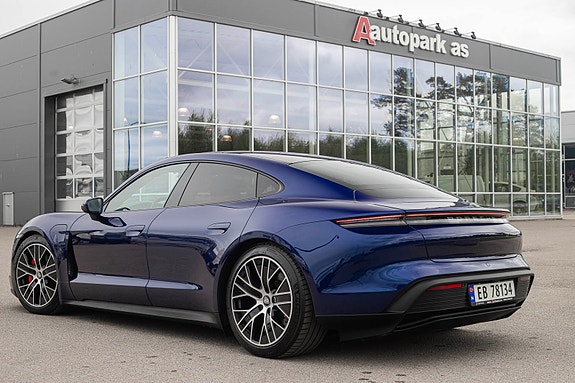 Porsche Taycan 9 of 30