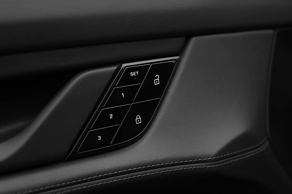Porsche Taycan 22 of 30