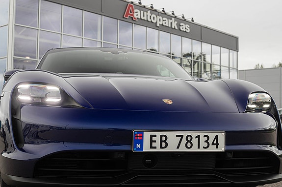 Porsche Taycan 8 of 30