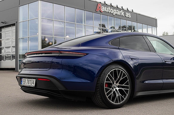 Porsche Taycan 14 of 30