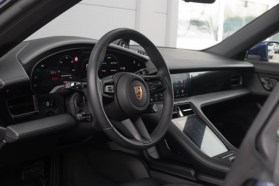 Porsche Taycan 23 of 30