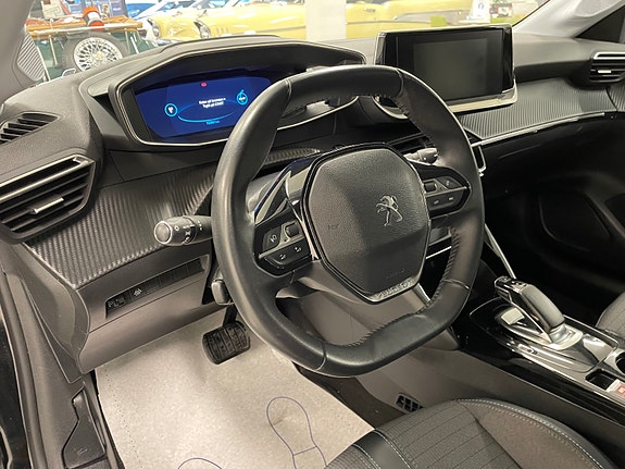 Peugeot 208 19 of 30