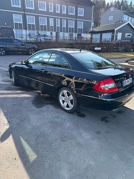 Mercedes-Benz CLK220 23 of 25