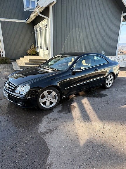 Mercedes-Benz CLK220 2 of 25