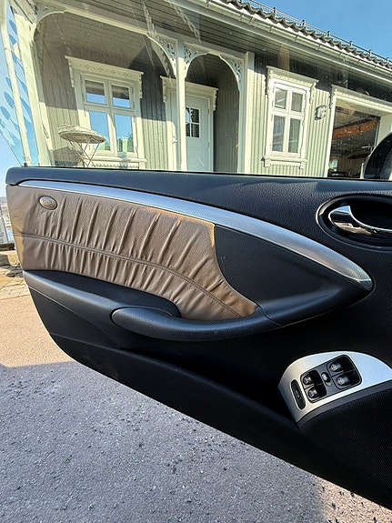 Mercedes-Benz CLK220 6 of 25