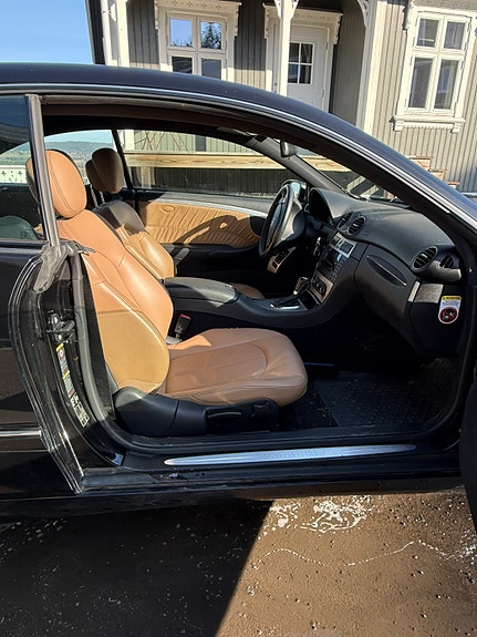 Mercedes-Benz CLK220 12 of 25