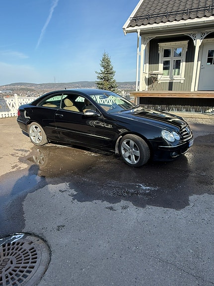 Mercedes-Benz CLK220 20 of 25