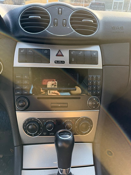 Mercedes-Benz CLK220 7 of 25