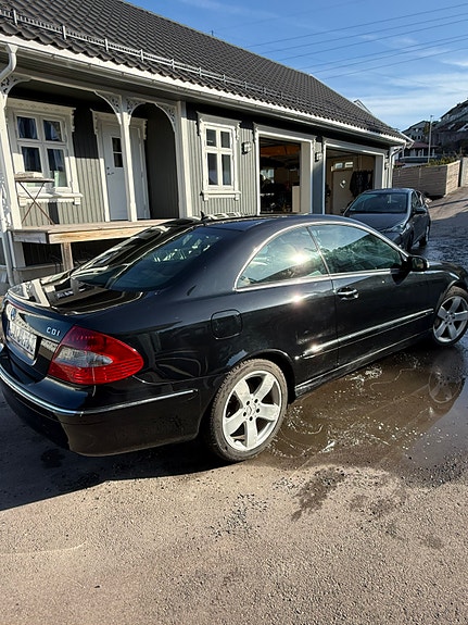 Mercedes-Benz CLK220 21 of 25