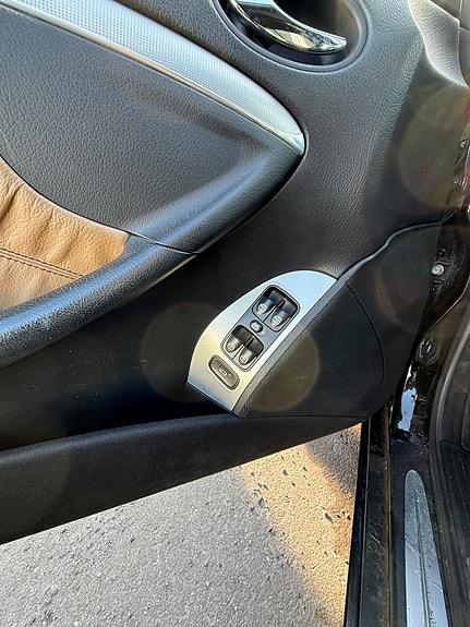 Mercedes-Benz CLK220 5 of 25