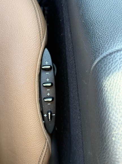 Mercedes-Benz CLK220 3 of 25