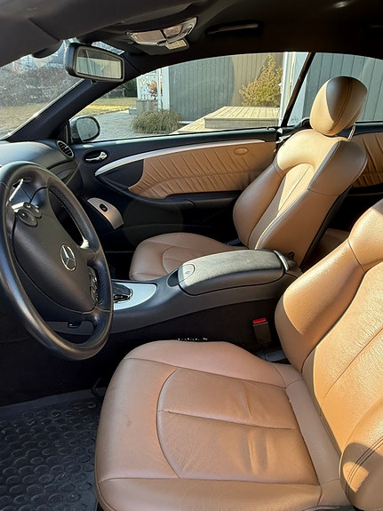 Mercedes-Benz CLK220 13 of 25