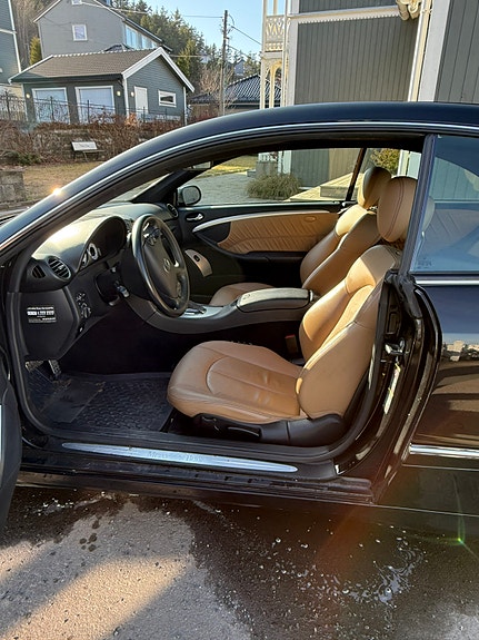 Mercedes-Benz CLK220 14 of 25