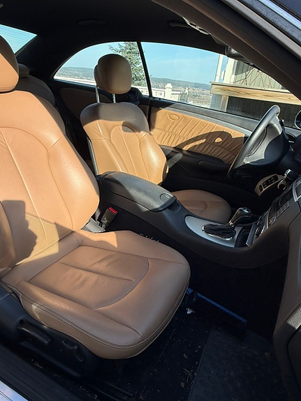 Mercedes-Benz CLK220 11 of 25