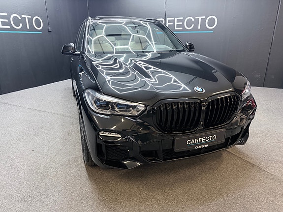 BMW X5 2 of 5