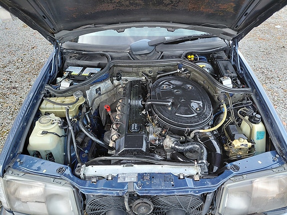 Mercedes-Benz E-Klasse 25 of 25