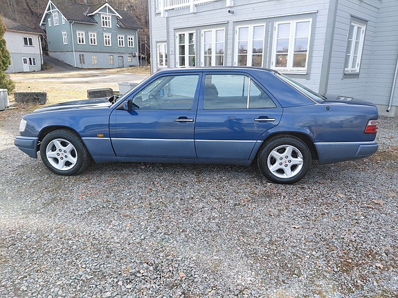 Mercedes-Benz E-Klasse 2 of 25
